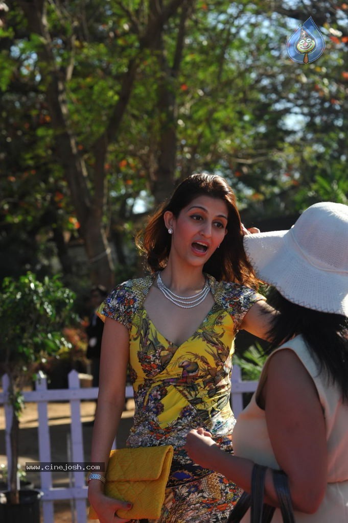 Kangana Ranaut at the HELLO Class Race 2014 - 31 / 78 photos