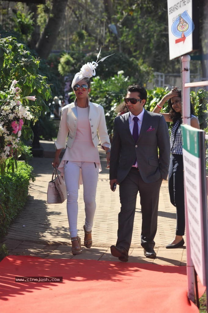 Kangana Ranaut at the HELLO Class Race 2014 - 38 / 78 photos