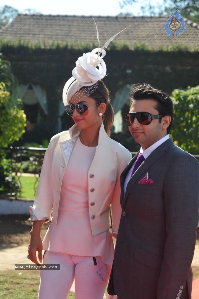 Kangana Ranaut at the HELLO Class Race 2014 - 42 / 78 photos