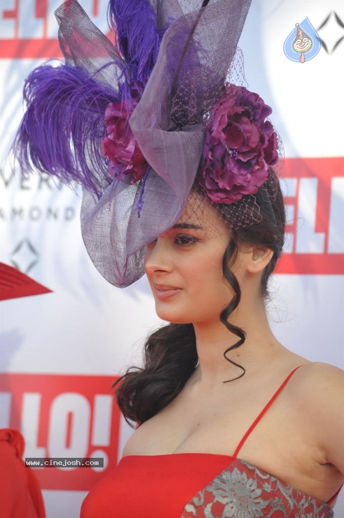 Kangana Ranaut at the HELLO Class Race 2014 - 62 / 78 photos