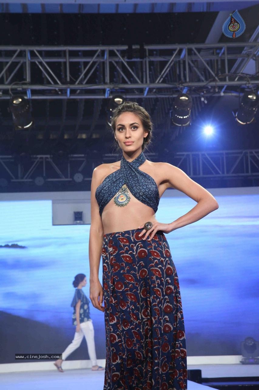 Kangana Ranaut Showstopper at Launch of LIVA - 5 / 108 photos