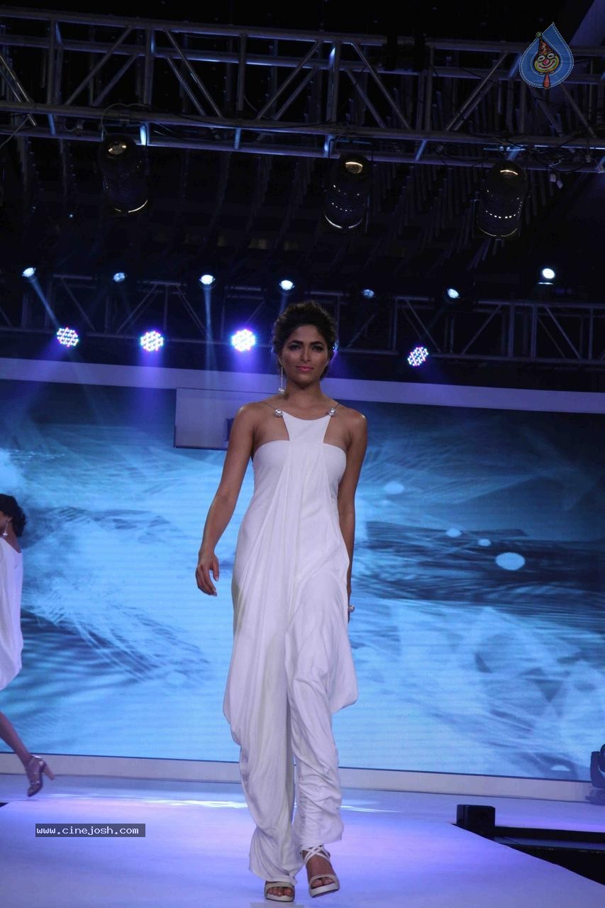 Kangana Ranaut Showstopper at Launch of LIVA - 32 / 108 photos