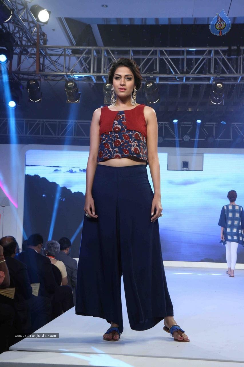 Kangana Ranaut Showstopper at Launch of LIVA - 41 / 108 photos