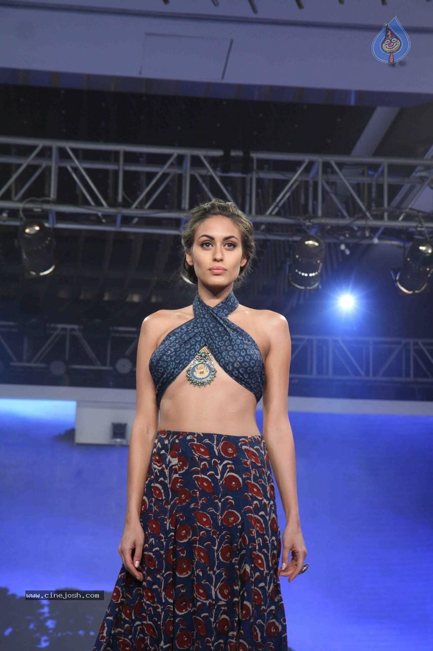 Kangana Ranaut Showstopper at Launch of LIVA - 65 / 108 photos