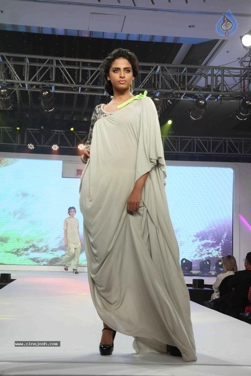 Kangana Ranaut Showstopper at Launch of LIVA - 72 / 108 photos