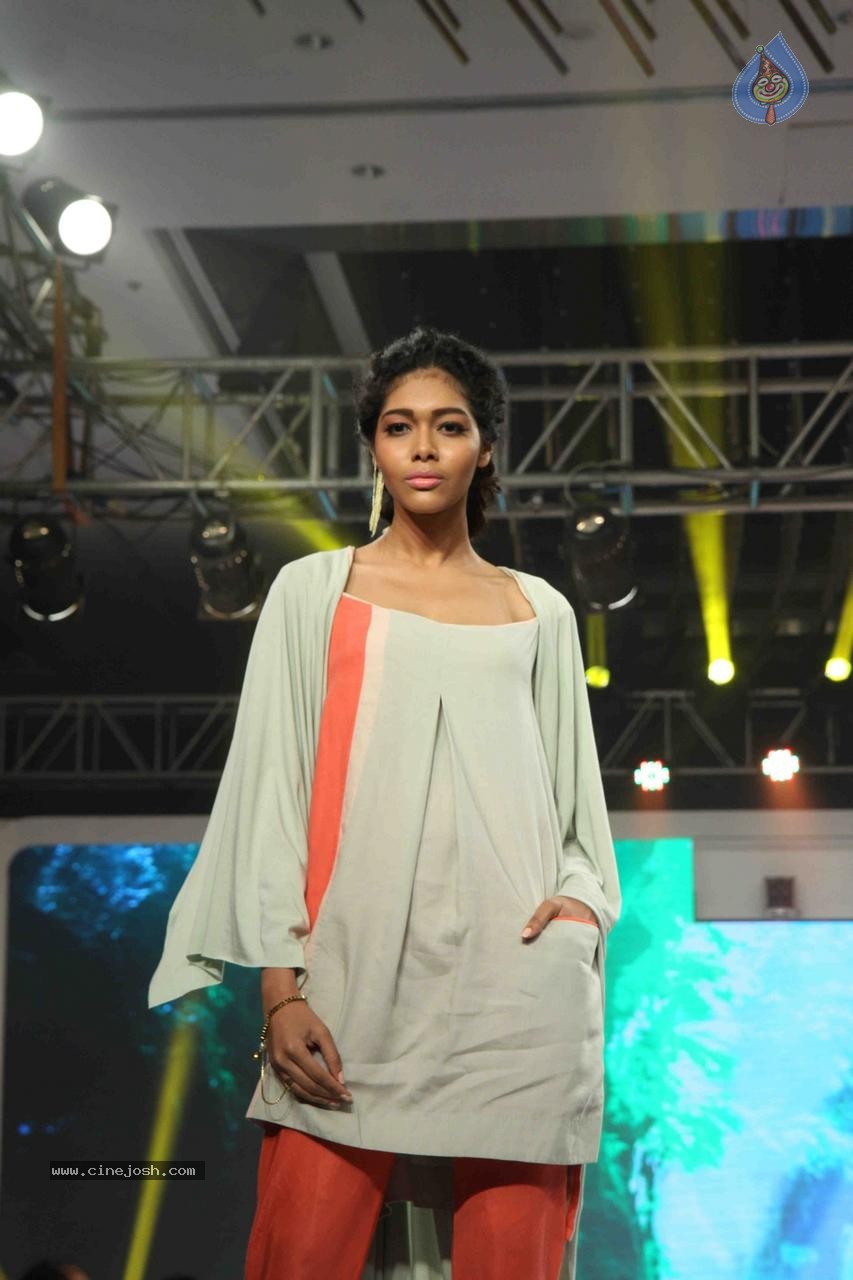 Kangana Ranaut Showstopper at Launch of LIVA - 80 / 108 photos