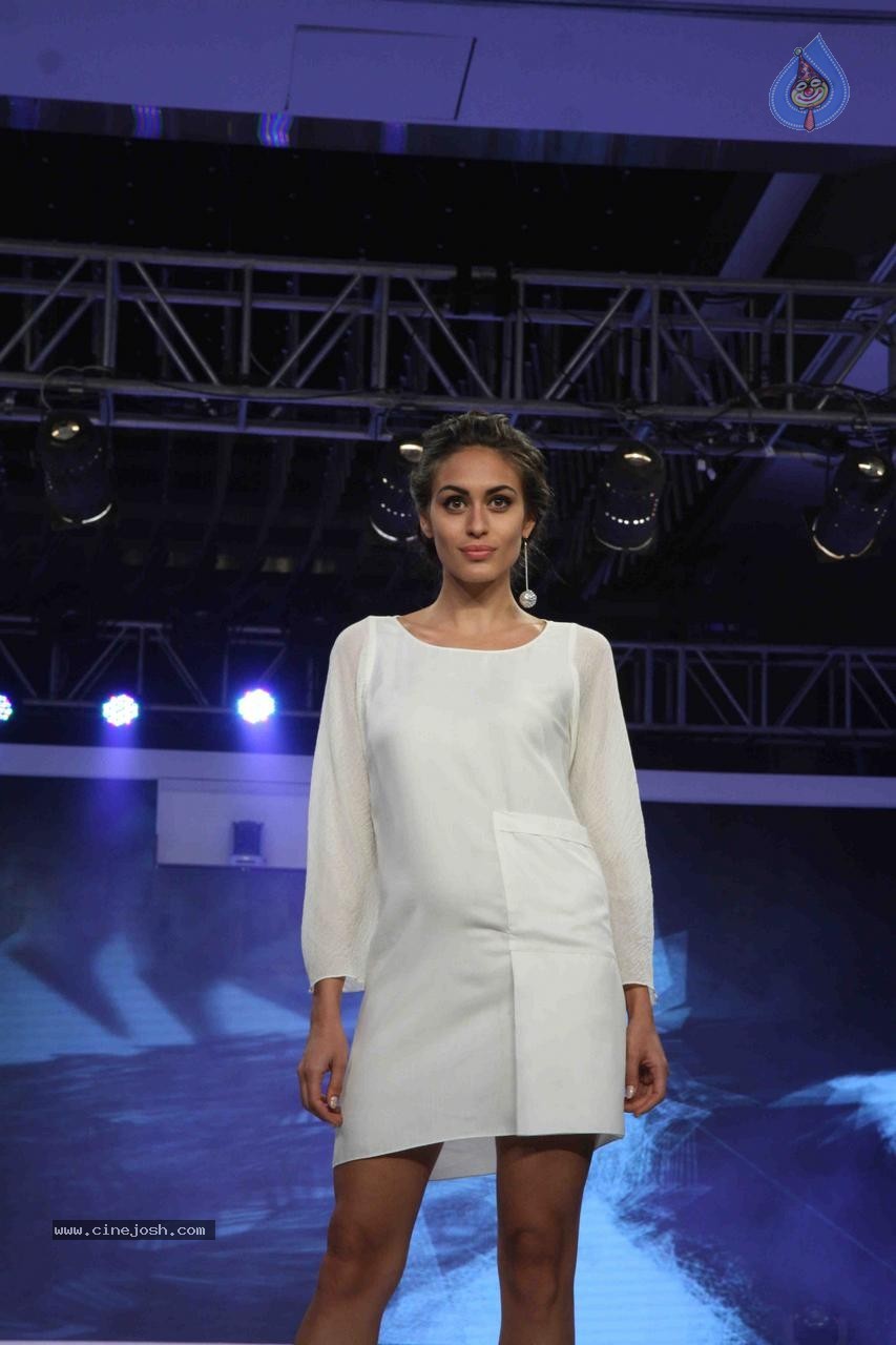 Kangana Ranaut Showstopper at Launch of LIVA - 91 / 108 photos