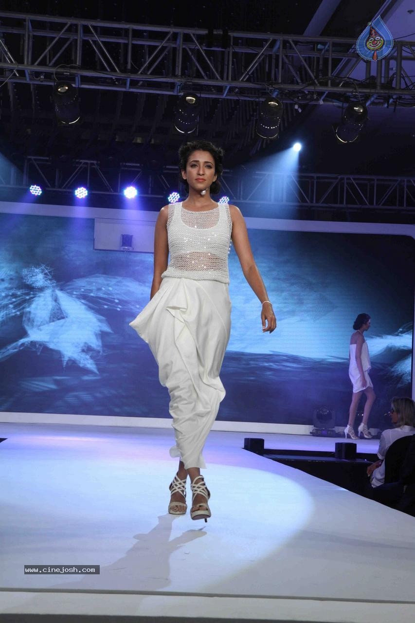 Kangana Ranaut Showstopper at Launch of LIVA - 101 / 108 photos