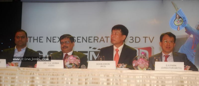 Kangana Ranaut Unveils New LG 3D TV - 23 / 33 photos