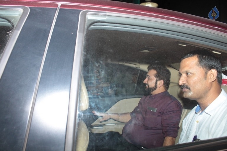 Karan Johar Host Baahubali 2 Screening at YRS - 7 / 16 photos