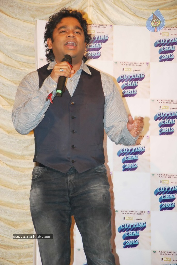  Kareena Kapoor at National College Festival - 4 / 60 photos