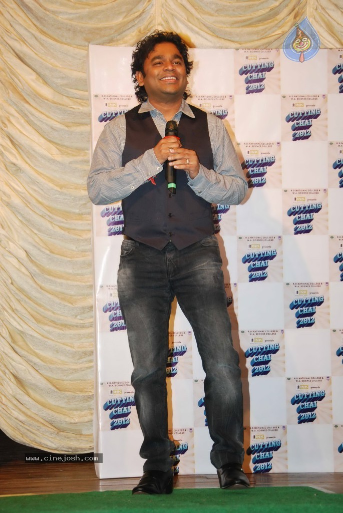  Kareena Kapoor at National College Festival - 43 / 60 photos