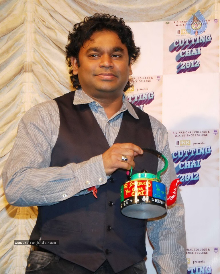  Kareena Kapoor at National College Festival - 44 / 60 photos