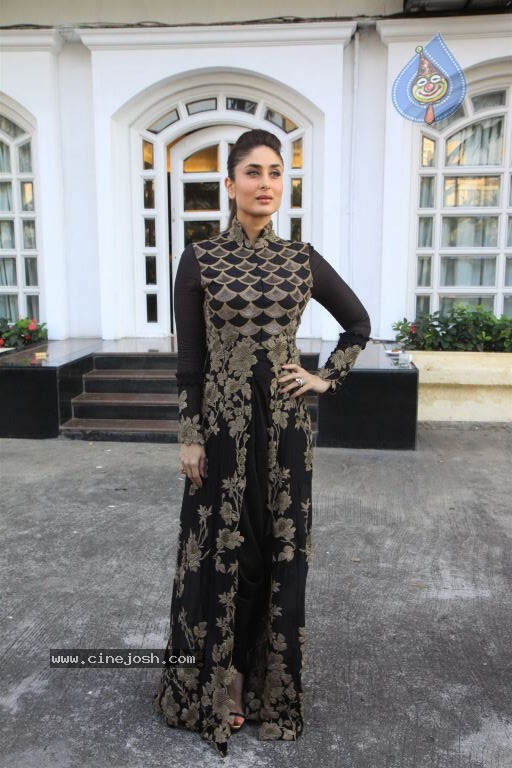 Kareena Kapoor as Vith U Mobile App Brand Ambassador - 11 / 48 photos