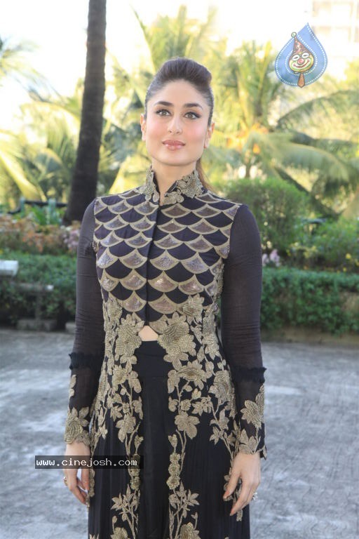 Kareena Kapoor as Vith U Mobile App Brand Ambassador - 21 / 48 photos