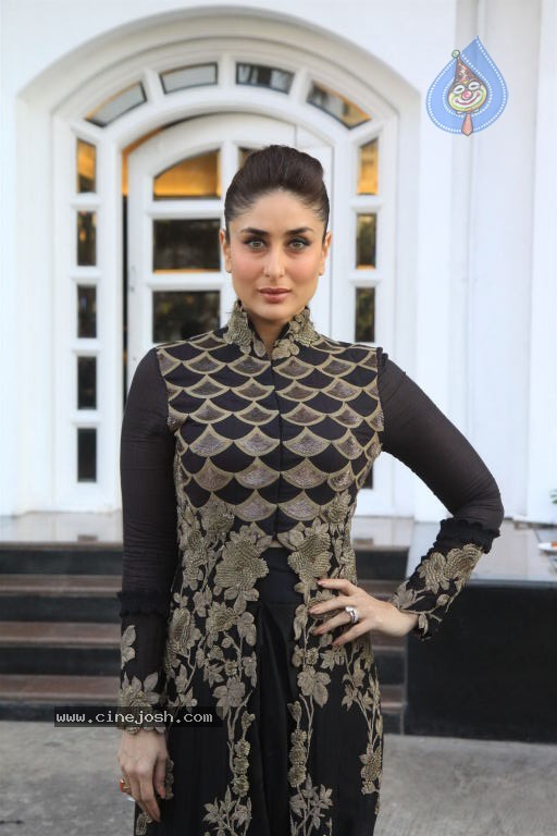 Kareena Kapoor as Vith U Mobile App Brand Ambassador - 29 / 48 photos