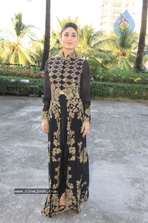 Kareena Kapoor as Vith U Mobile App Brand Ambassador - 34 / 48 photos