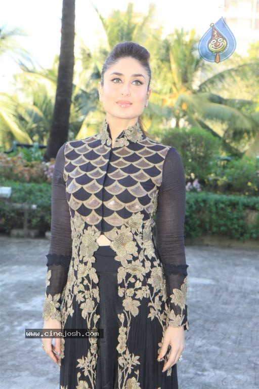 Kareena Kapoor as Vith U Mobile App Brand Ambassador - 45 / 48 photos