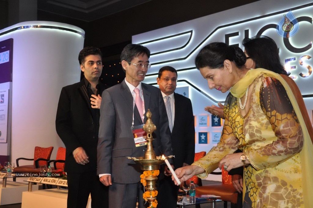 Kareena Kapoor at FICCI Frames 2013 Launch - 25 / 47 photos