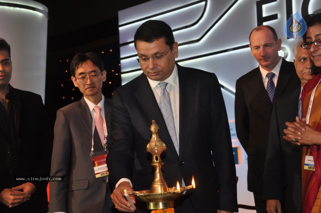 Kareena Kapoor at FICCI Frames 2013 Launch - 44 / 47 photos