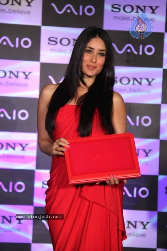 Kareena Kapoor at Sony Vaio Press Conference - 27 / 28 photos