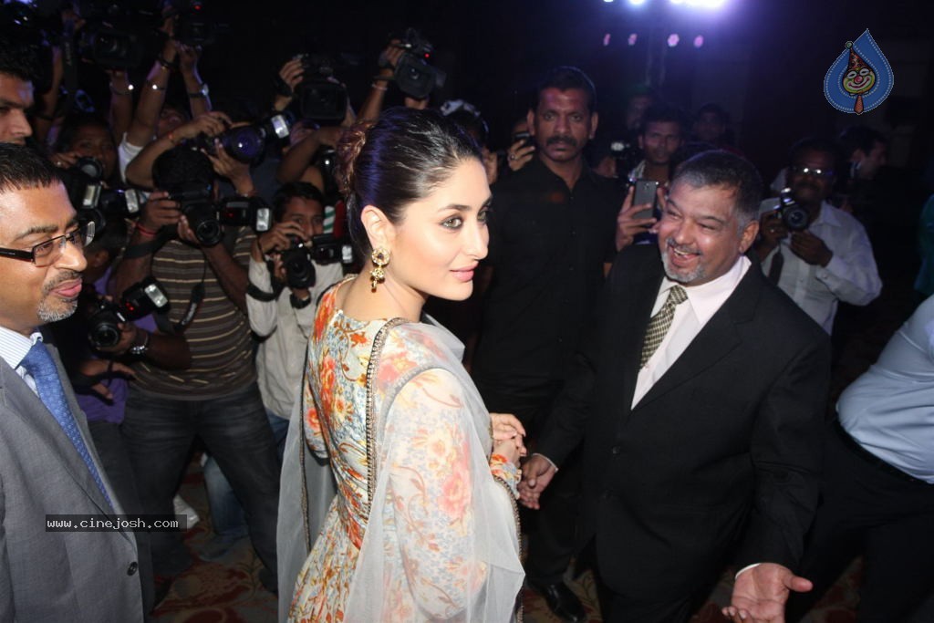 Kareena Launches Malabar Gold n Diamonds - 3 / 56 photos