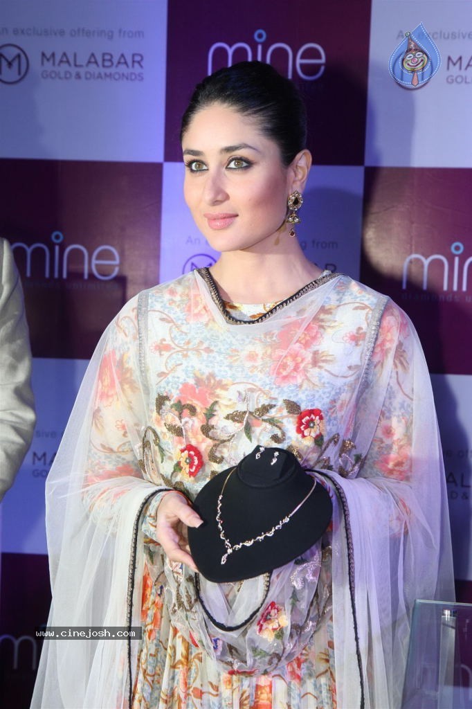 Kareena Launches Malabar Gold n Diamonds - 9 / 56 photos
