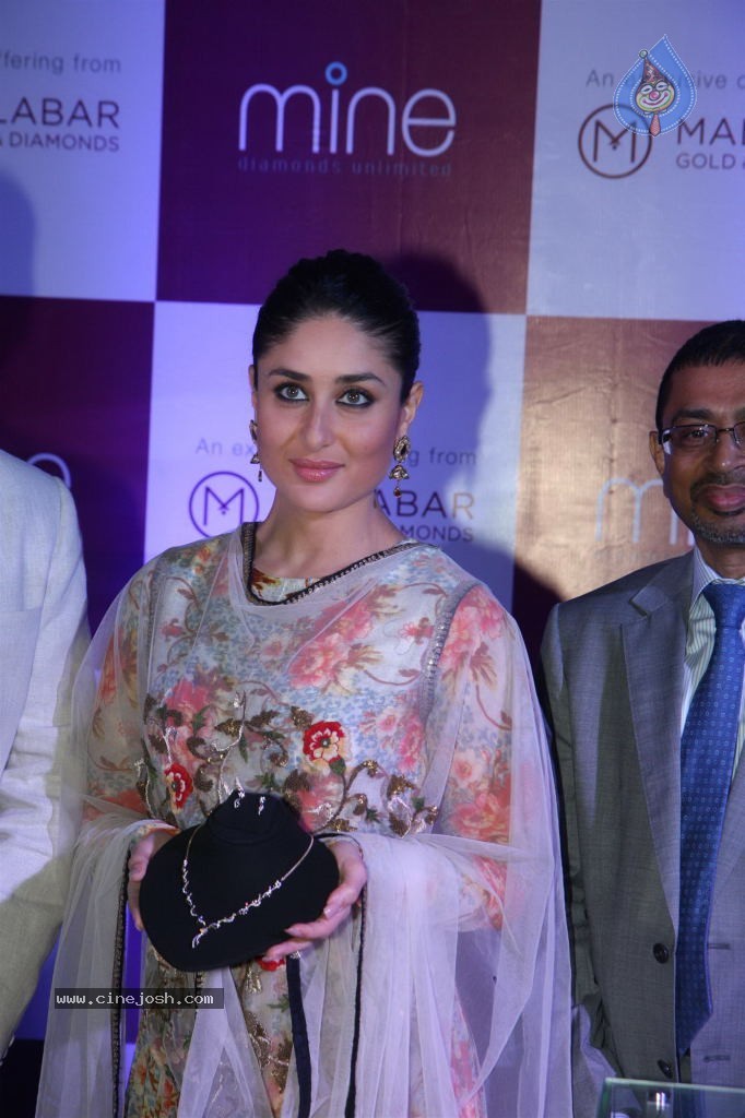 Kareena Launches Malabar Gold n Diamonds - 10 / 56 photos