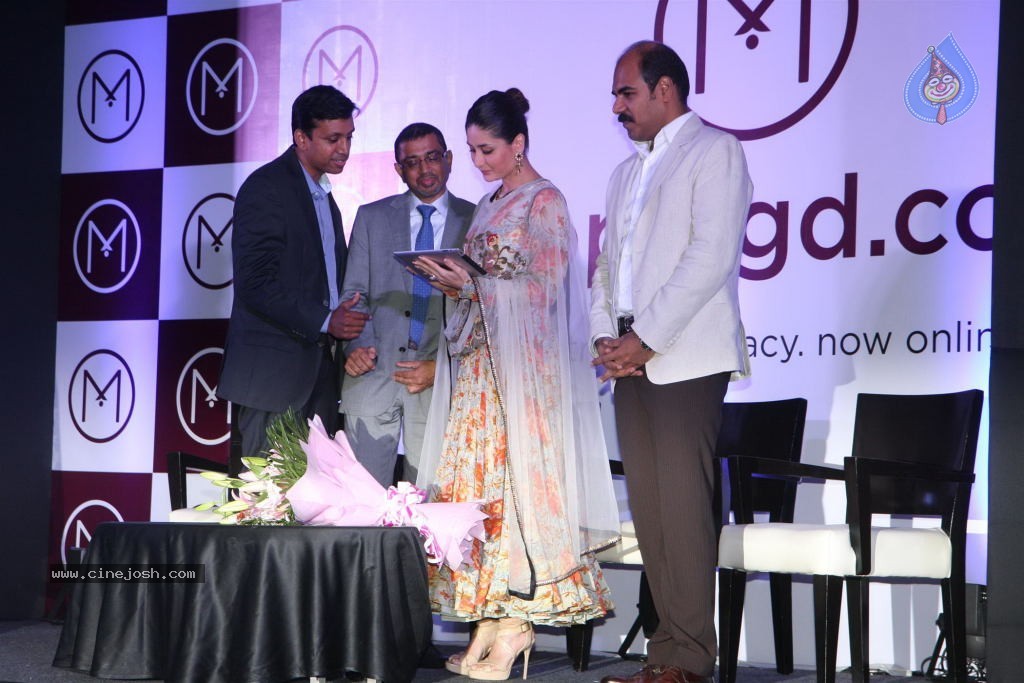 Kareena Launches Malabar Gold n Diamonds - 14 / 56 photos