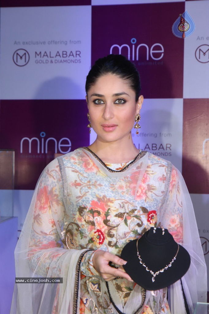 Kareena Launches Malabar Gold n Diamonds - 18 / 56 photos