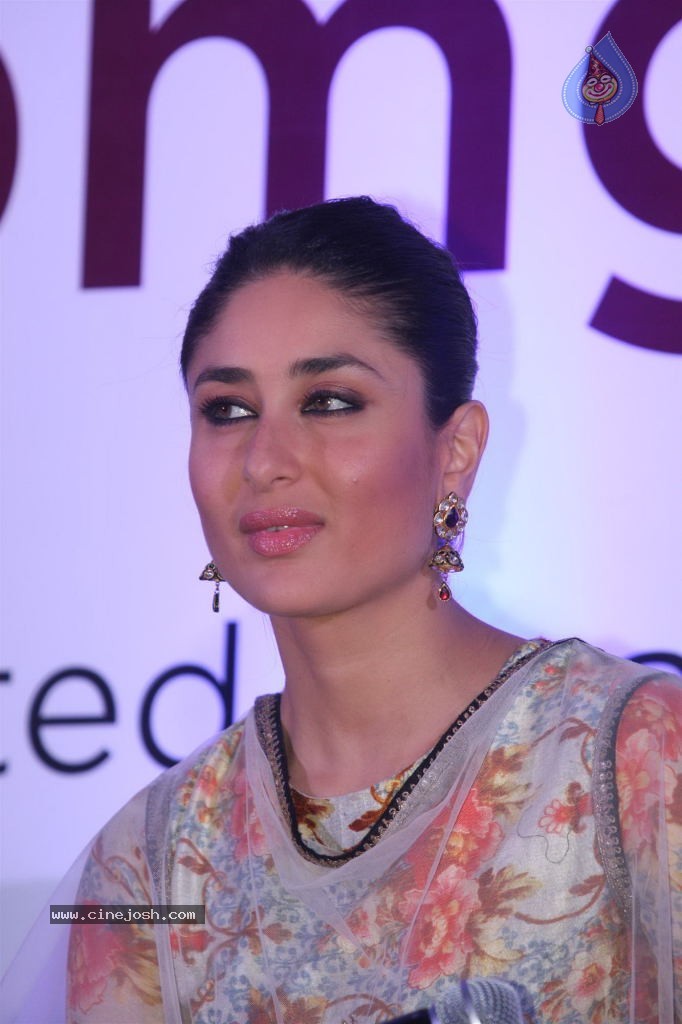 Kareena Launches Malabar Gold n Diamonds - 20 / 56 photos