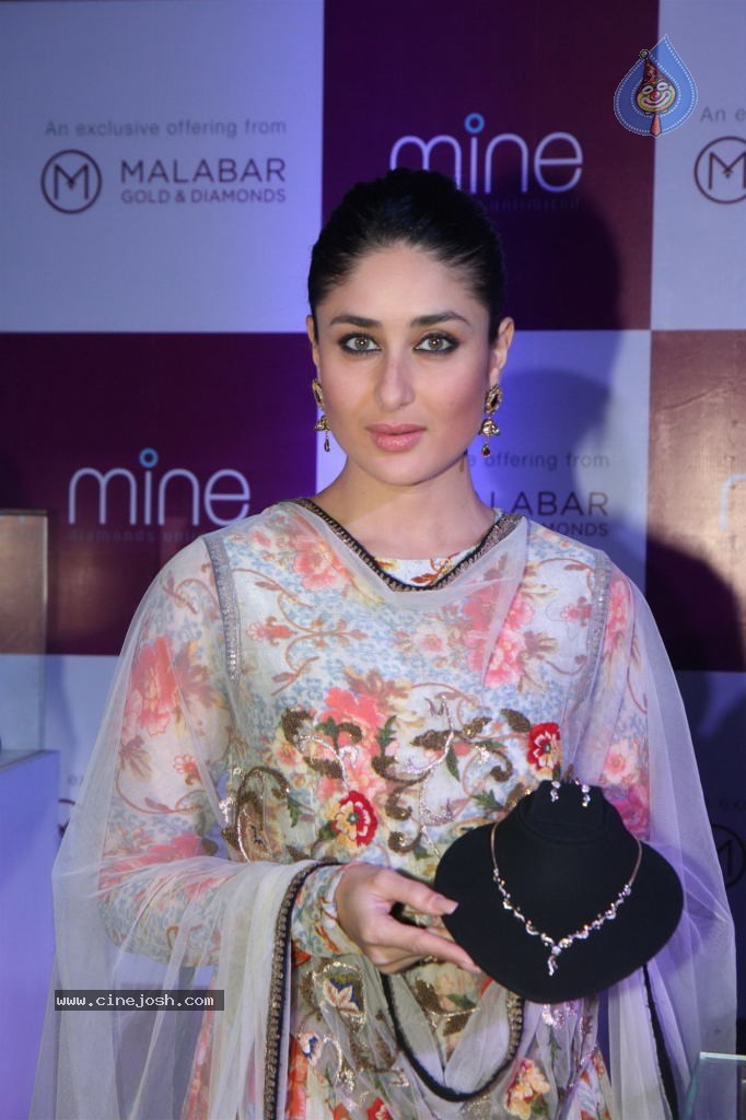 Kareena Launches Malabar Gold n Diamonds - 25 / 56 photos