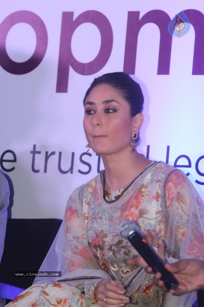 Kareena Launches Malabar Gold n Diamonds - 40 / 56 photos