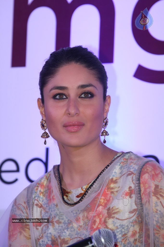 Kareena Launches Malabar Gold n Diamonds - 50 / 56 photos