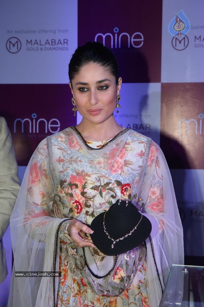 Kareena Launches Malabar Gold n Diamonds - 55 / 56 photos