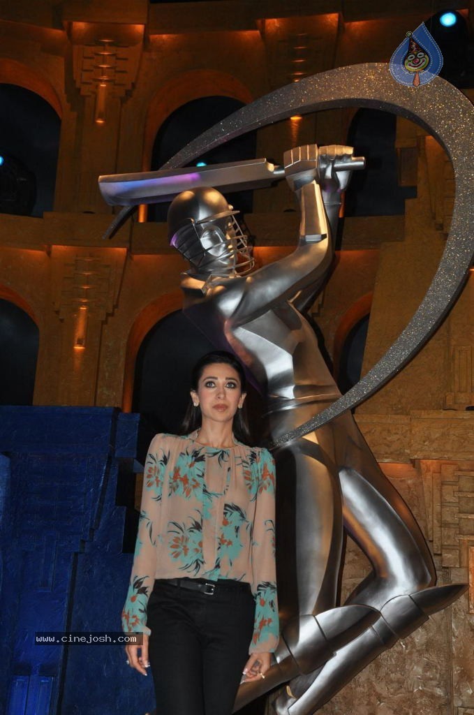 Karishma Kapoor at IPL Extraa Innings T20 - 23 / 25 photos