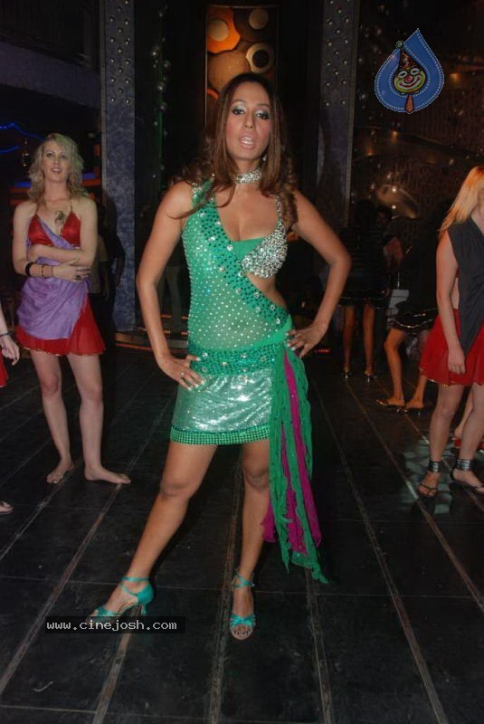 Kashmira Shah Item Song for Film Saath - 45 / 47 photos