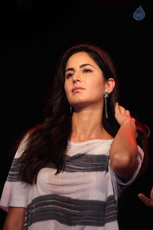 Katrina and Saif Promotes Phantom  - 9 / 21 photos