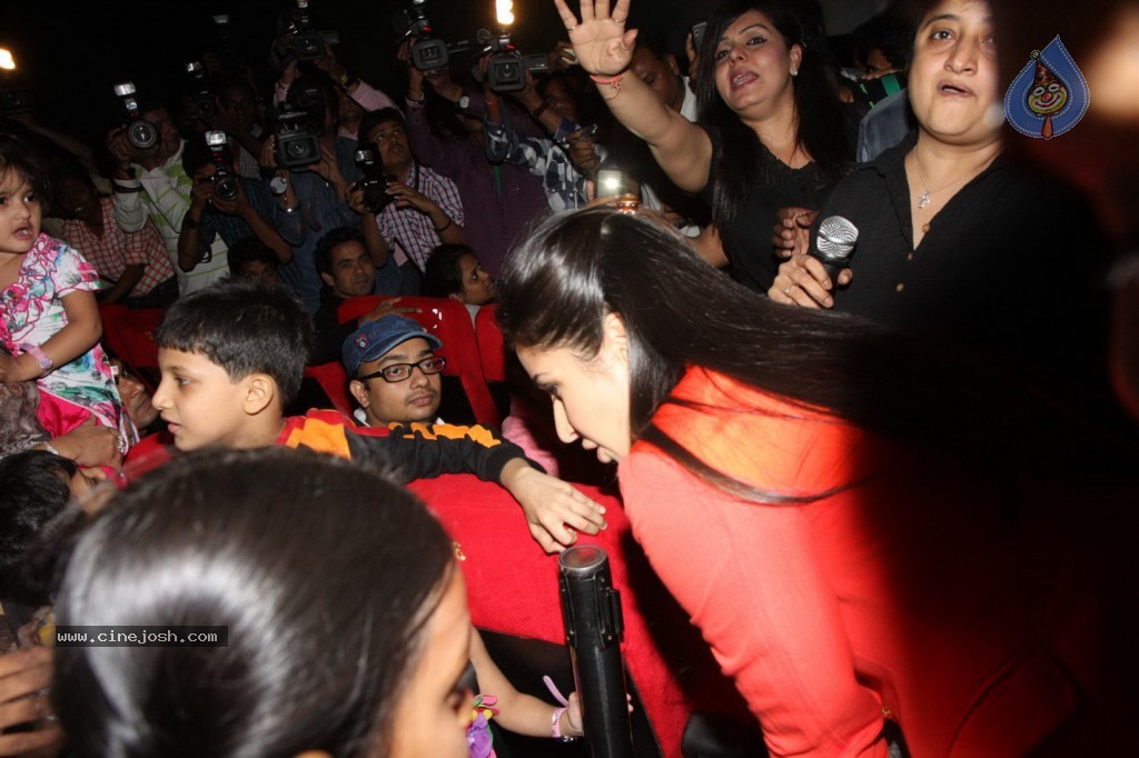 Katrina at Main Krishna Hoon Special Show - 22 / 43 photos