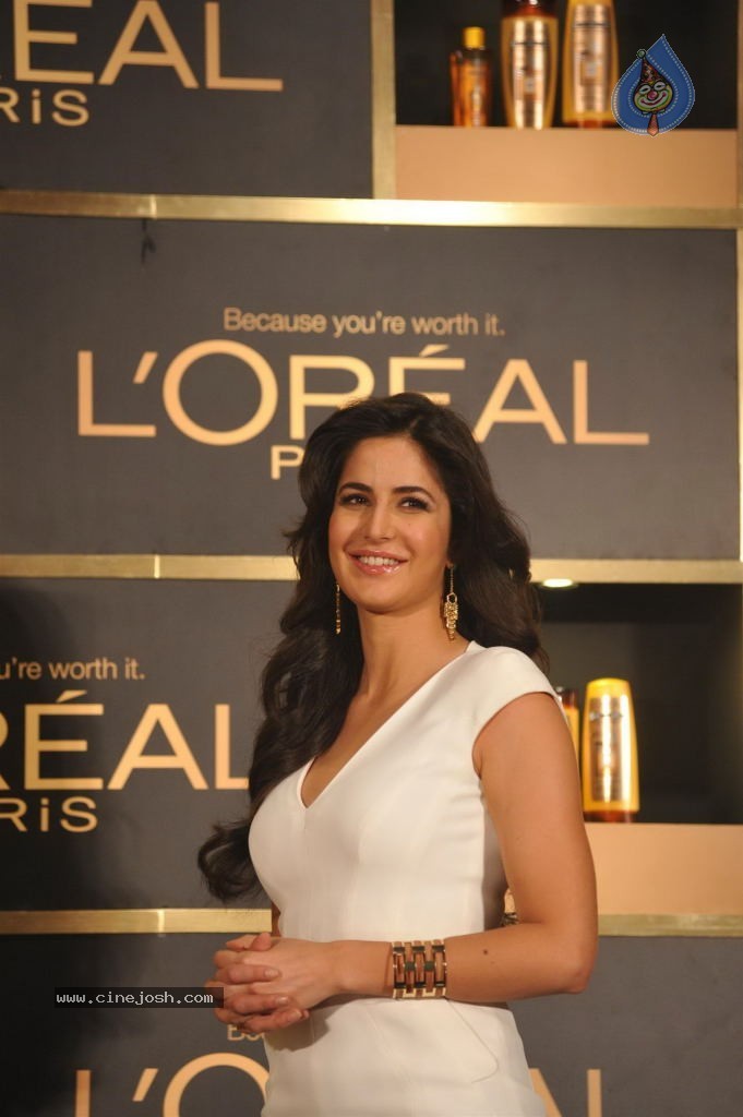 Katrina Kaif Launches Loreal Paris 6 Oil Nourish - 13 / 48 photos