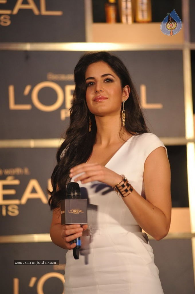 Katrina Kaif Launches Loreal Paris 6 Oil Nourish - 19 / 48 photos