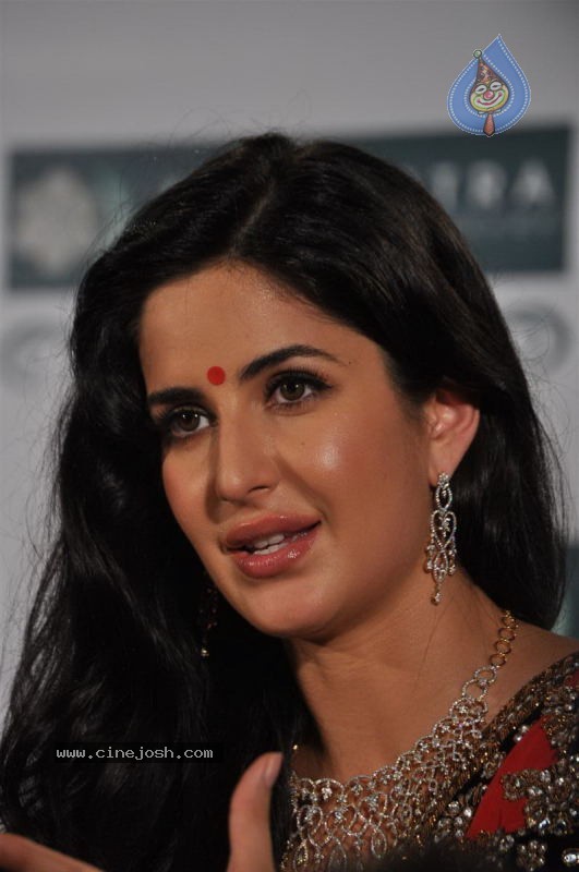 Katrina Kaif Launches Nakshatra Colletions - 3 / 43 photos