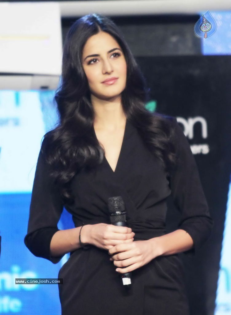 Katrina Kaif Launches Panasonic Cube AC - 26 / 29 photos