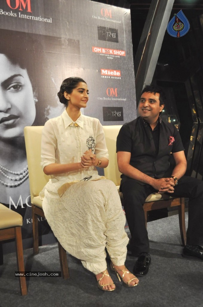 Khalid Mohamed Book Launch - 2 / 23 photos