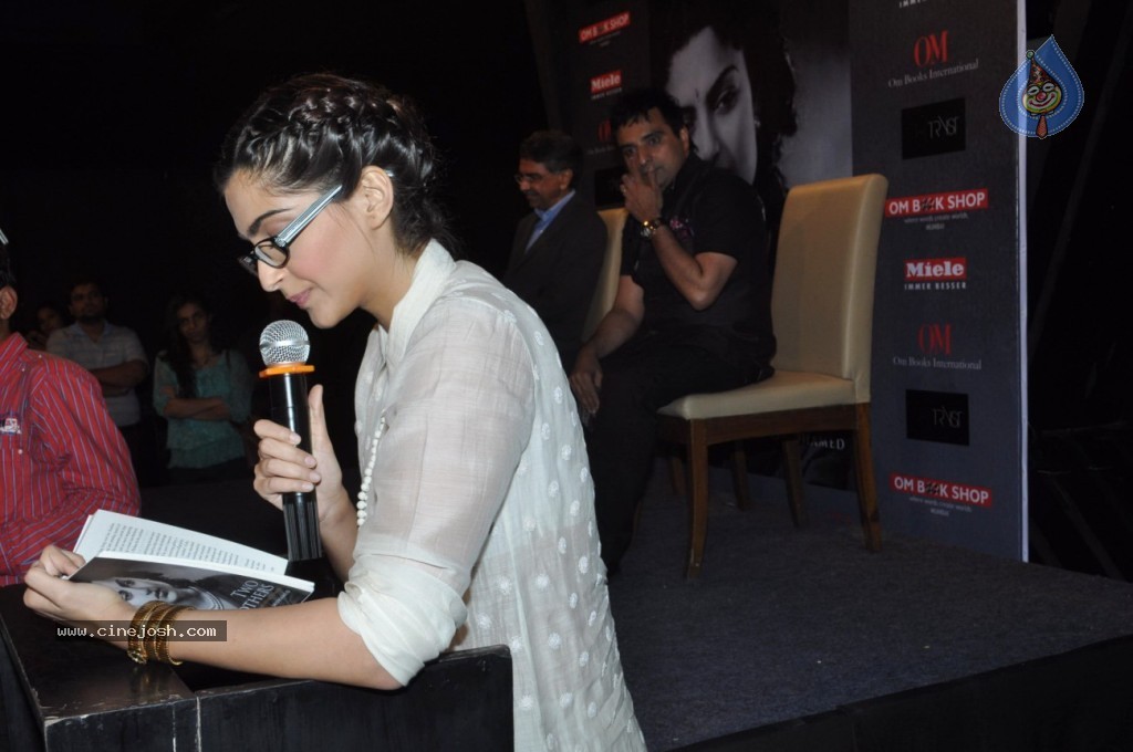 Khalid Mohamed Book Launch - 7 / 23 photos