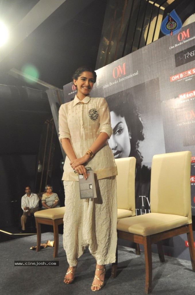 Khalid Mohamed Book Launch - 14 / 23 photos