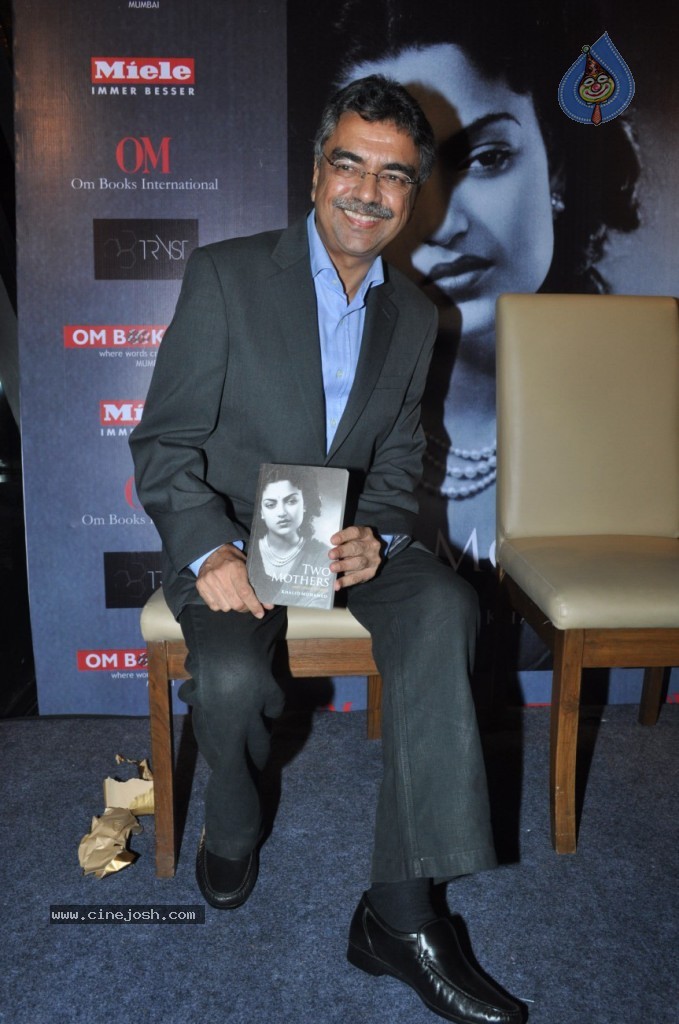 Khalid Mohamed Book Launch - 18 / 23 photos