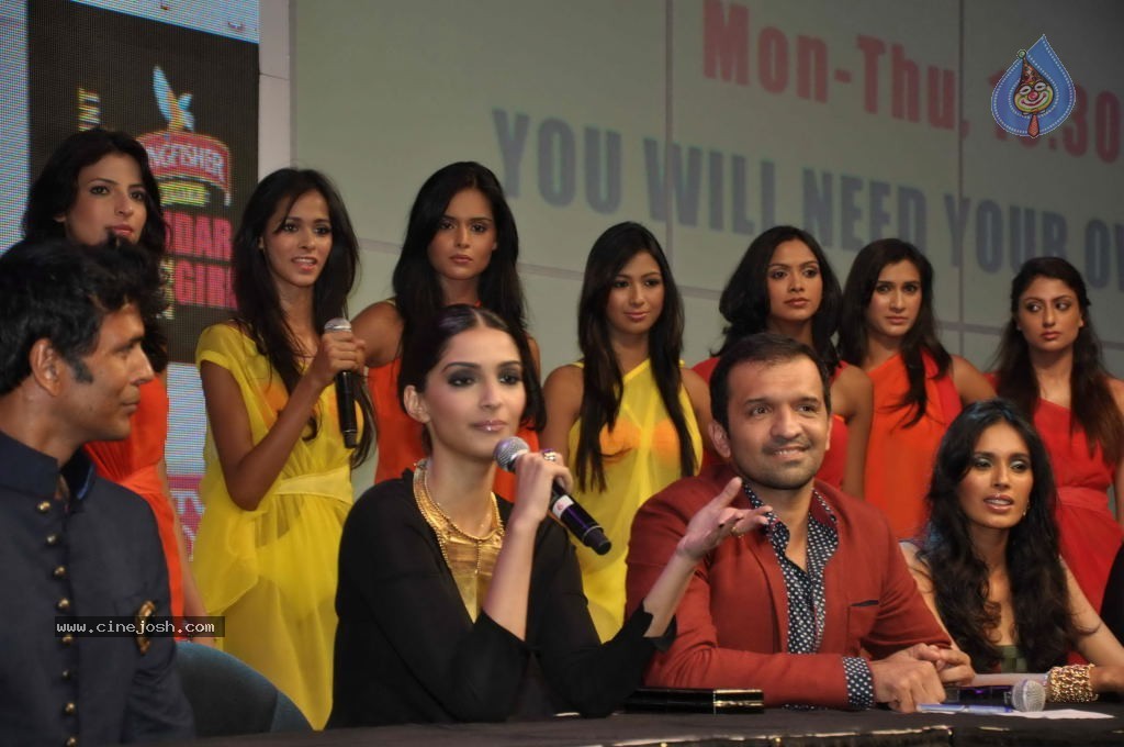 Kingfisher Calendar 2012 Female Model Hunt - 24 / 78 photos