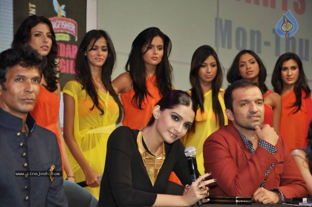 Kingfisher Calendar 2012 Female Model Hunt - 29 / 78 photos