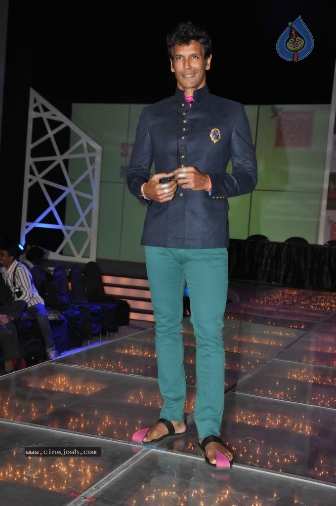 Kingfisher Calendar 2012 Female Model Hunt - 63 / 78 photos